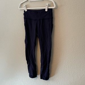 Lululemon size 6 Navy Pace Rival Crop